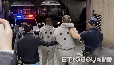 為義父報仇砍斷仇家腳筋！2刀手自首...穿同款「3黑點」帽T原因曝