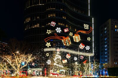 台新新光金控5日聖誕點燈　營造仁愛圓環溫馨浪漫雪景