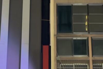 「竹竿狂敲影城外牆」短片掀熱議　網：鑿牆偷看IMAX？