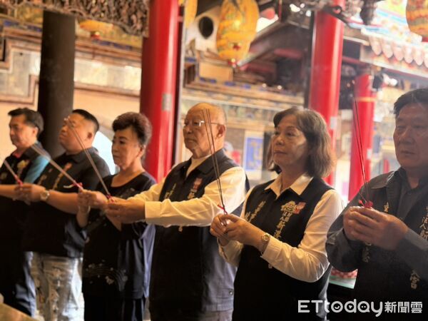 ▲▼  新港奉天宮開臺媽祖「阿里山神旅行」登場貼香條啟動遶境 祈願山海觀光興盛、嘉義平安順遂  。（圖／記者翁伊森攝）