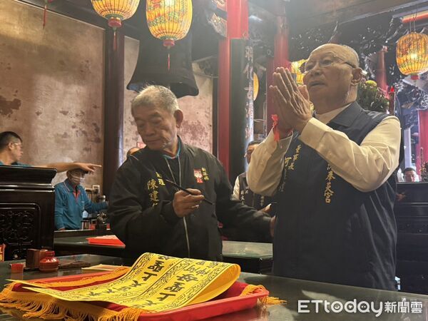 ▲▼  新港奉天宮開臺媽祖「阿里山神旅行」登場貼香條啟動遶境 祈願山海觀光興盛、嘉義平安順遂  。（圖／記者翁伊森攝）