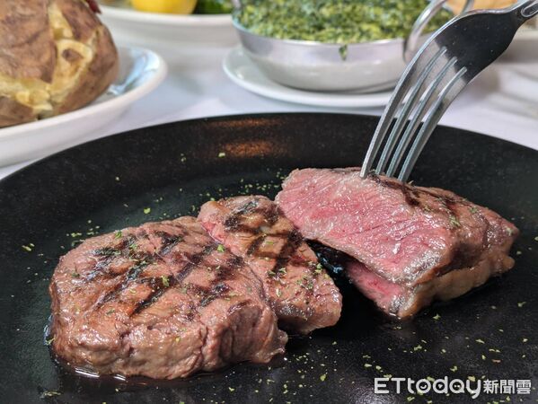 ▲莫爾頓牛排館12月限時供應　四大頂級和牛一次嚐。（圖／記者黃士原攝）