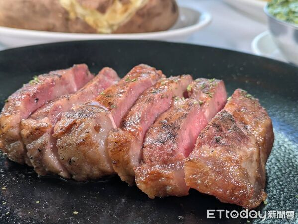 ▲莫爾頓牛排館12月限時供應　四大頂級和牛一次嚐。（圖／記者黃士原攝）