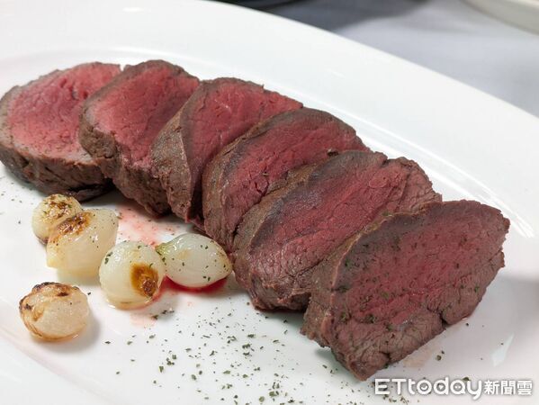▲莫爾頓牛排館12月限時供應　四大頂級和牛一次嚐。（圖／記者黃士原攝）