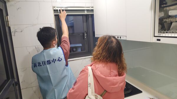 ▲▼新莊中繼宅交屋點交。（圖／新北市政府）