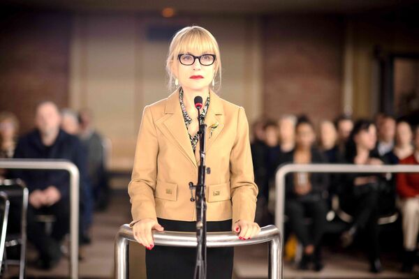 ▲伊莎貝雨蓓與法國導演尚保羅沙洛梅合作懸疑片《無人相信的真相》。（圖／中山73提供）