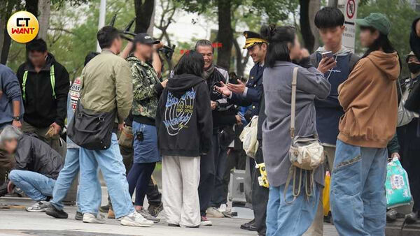 猜猜我是誰1／阮經天單膝下跪　示愛李沐畫面曝光