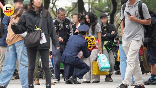 猜猜我是誰1／阮經天單膝下跪　示愛李沐畫面曝光