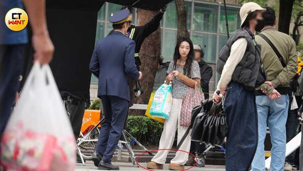 猜猜我是誰1／阮經天單膝下跪　示愛李沐畫面曝光