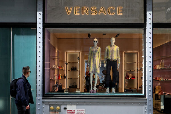 Prada正式收購Versace　交易金額達「台幣472億元」