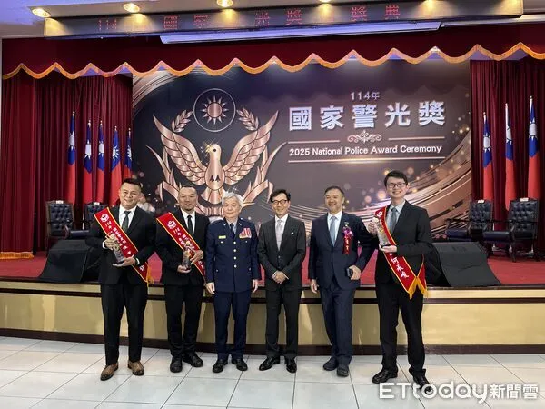 ▲▼偵查佐丁逸鋒（左一）、巡官何承峻（右一）、偵查佐陳智凱（左二）。（圖／警方提供）