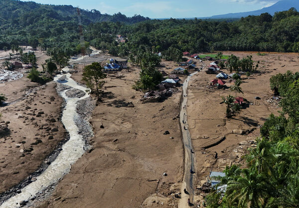 ▲▼印尼蘇門答臘洪災。（圖／路透）