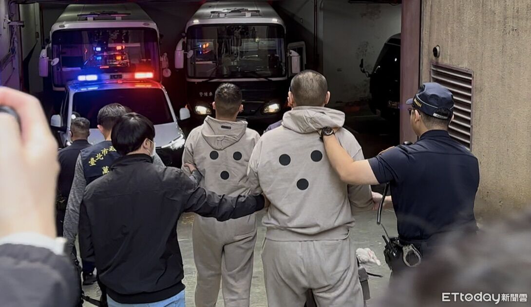 為義父報仇砍斷仇家腳筋！2刀手自首...穿同款「3黑點」帽T原因曝