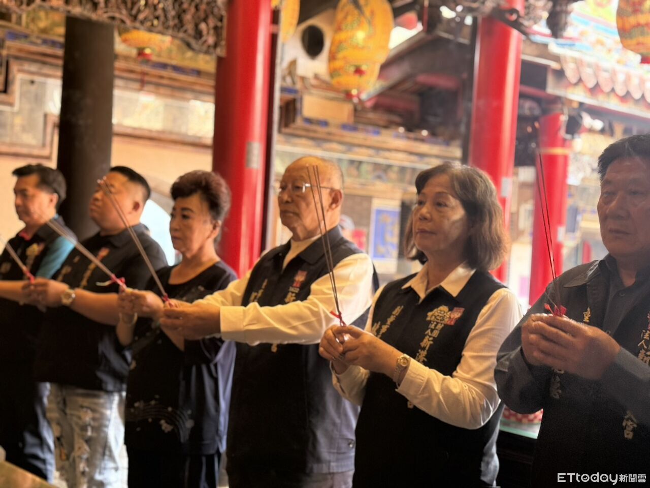 貼香條啟動遶境!奉天宮媽祖攜手海神媽首訪阿里山