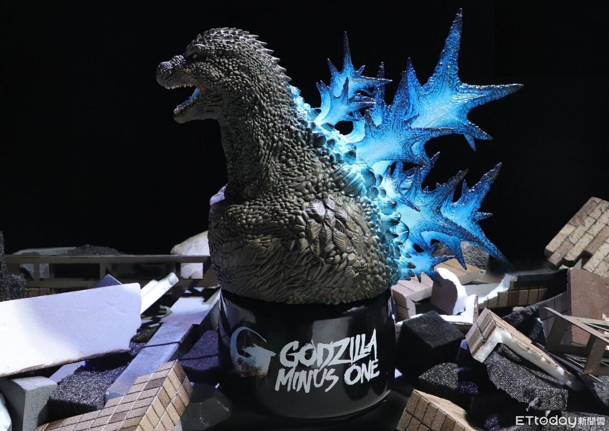 怪獸迷手刀搶!奧斯卡哥吉拉「背鰭發光」紀念酒帥炸 12/3登場