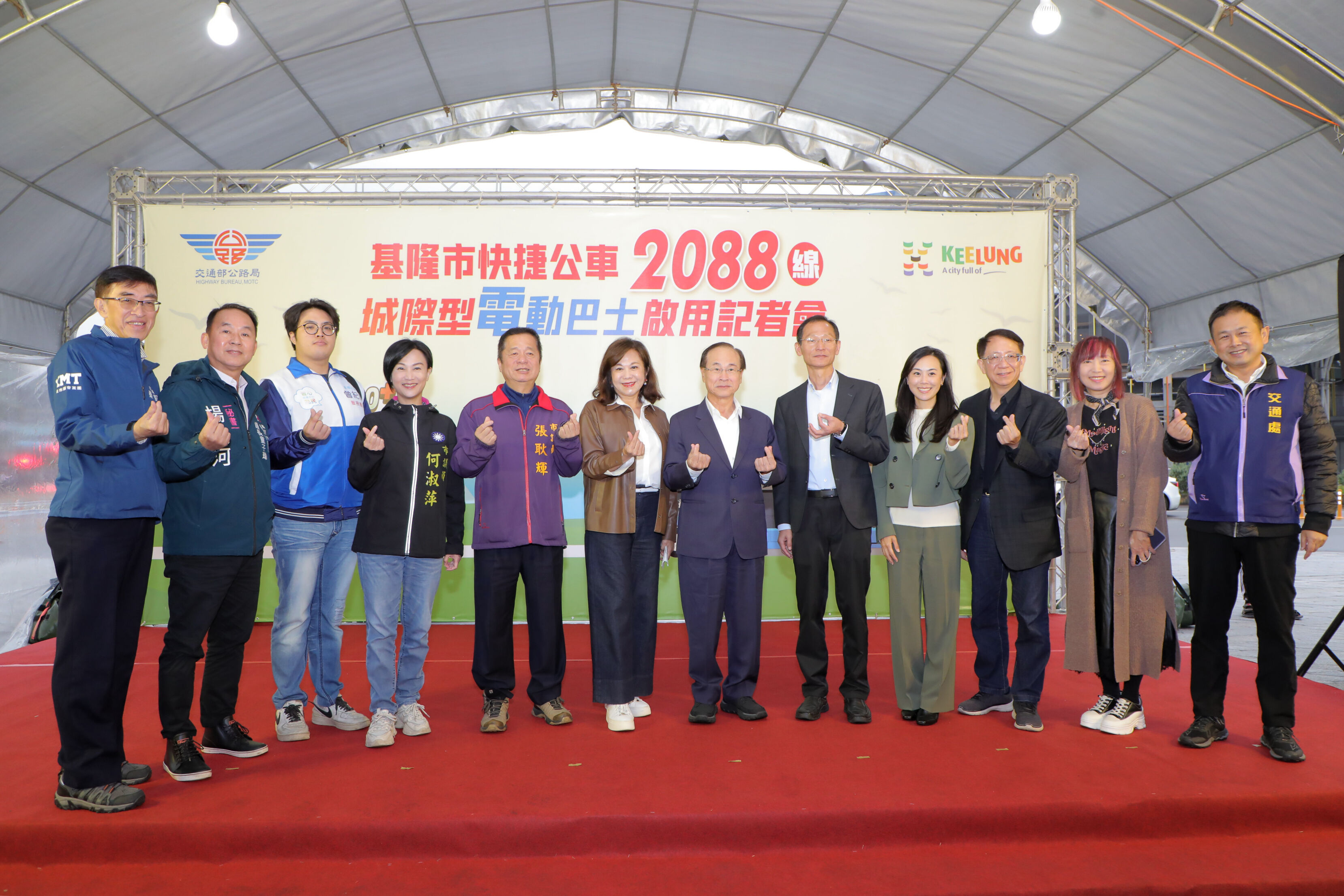 ▲快捷公車2088線電動巴士上路。（圖／記者郭世賢翻攝）