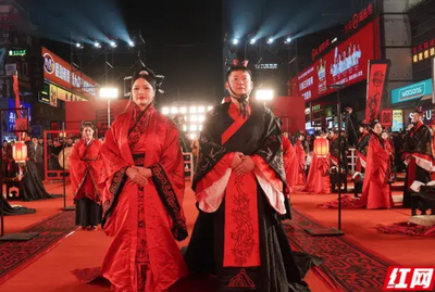 汶川地震被救女孩嫁給愛情　17年後與救援她的軍人重逢相戀