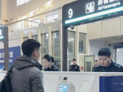 俄羅斯對大陸公民實施免簽首日　黑河口岸排長龍...搭氣墊船僅需2分鐘