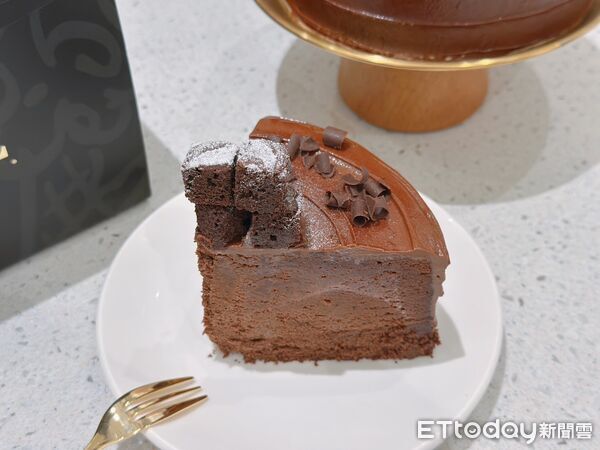▲▼COLD STONE推出全新熟成巧克力蛋糕「榛情可可」。（圖／記者蕭筠攝）