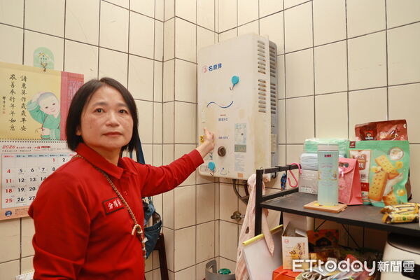 ▲宣導防災避免一氧化碳中毒，南投民眾體驗「虛擬實境滅火」。（圖／南投縣政府提供）