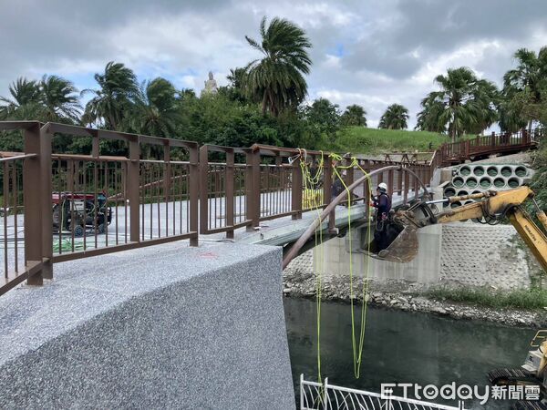 ▲▼花蓮縣長徐榛蔚前往太平洋公園會勘整建情形及施工品質。（圖／花蓮縣政府提供，下同）