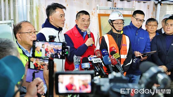 ▲河川污染追查加速！謝國樑前線坐鎮指揮。（圖／記者郭世賢翻攝）