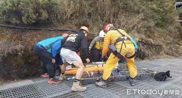 ▲▼回家了！退休校長登玉山後四峰4天後尋獲　遺體今吊掛下山。（圖／記者吳奕靖翻攝）