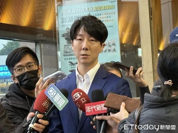 ▲▼民進黨發言人吳崢受訪。（圖／記者杜冠霖攝）