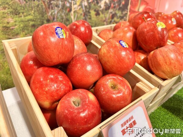 ▲▼全聯舉行「美國華盛頓蘋果周」，最受矚目新品種「宇宙脆TM」登場。（圖／記者林育綾攝）