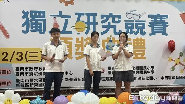 ▲學生展出跨領域研究成果，從科學到在地文化皆有亮眼表現。（記者林東良翻攝，下同）
