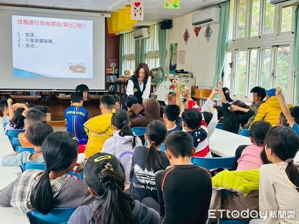 ▲婦幼安全巡迴列車走入校園。（圖／記者楊晨東翻攝）