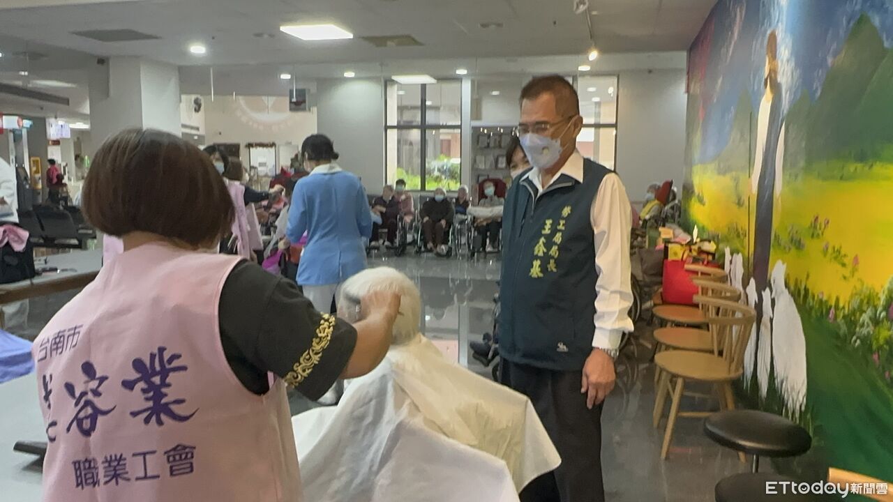 專業剪刀化作溫柔關懷！　勞工局×美容業工會陪長者找回清爽笑容