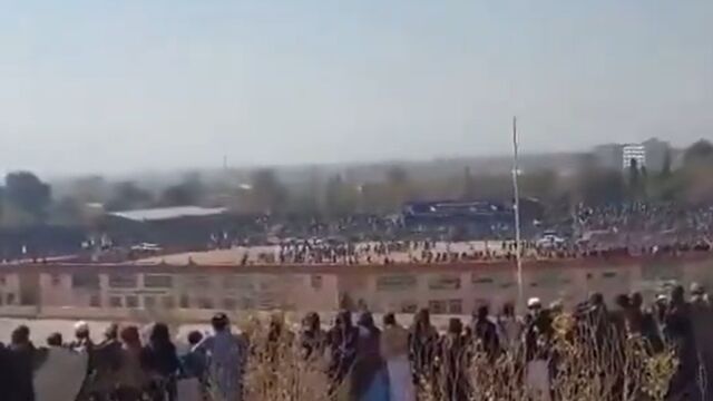 全家被殺光!13歲少年「親自槍決凶手」 阿富汗8萬人圍觀