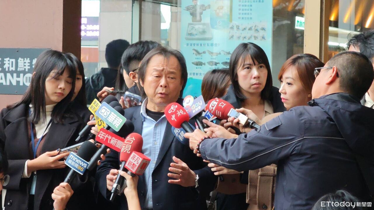 受訪被新黨鬧場酸「你爸共諜」　王世堅反嗆簽生死狀：隨時擺好擂台