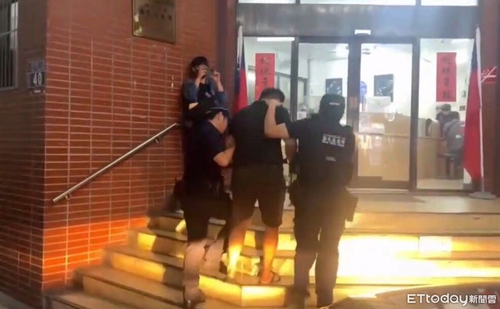 毒男持槍跳進泳池對2童扣板機 主動請求禁見「靜一靜」再押3月