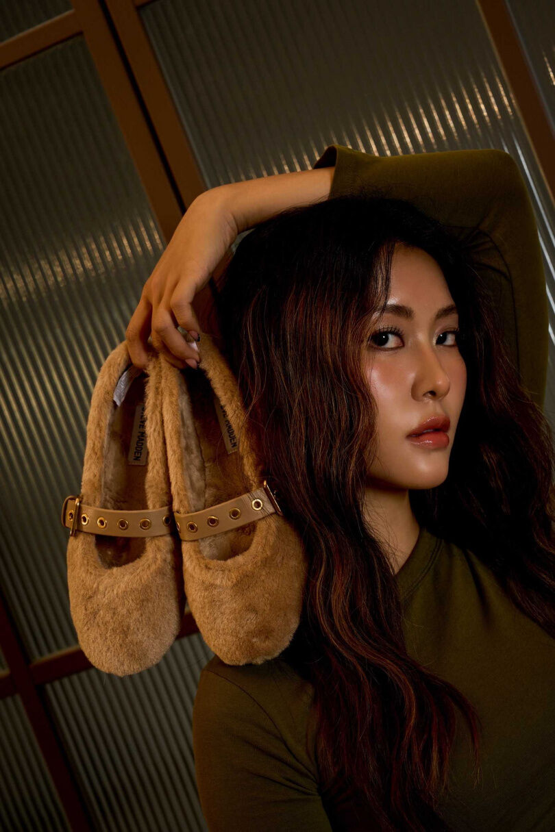 2025秋冬必追「摩卡慕斯」穿搭！9款必收單品一次看，甜中帶酷的質感心動濾鏡