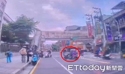 快訊／「載孫女上學」機車雙黃線迴轉遭撞　女童噴飛3人送醫