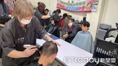 新髮型迎冬季！義剪志工到葡萄藤小作所　為身障院生送上暖心陪伴