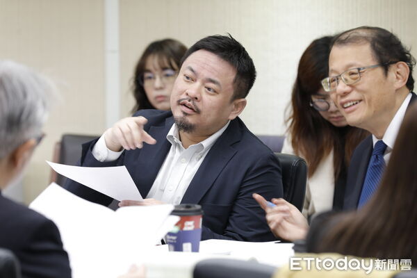 ▲立法院社會福利及衛生環境委員會審查「外送員權益保障及外送平臺管理法草案」等案，勞動部長洪申翰出席。（圖／記者湯興漢攝）