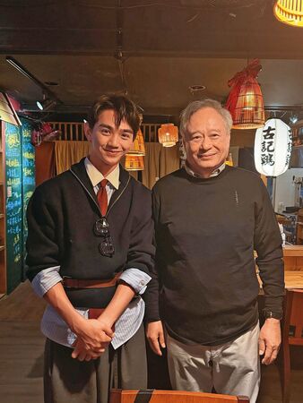 金馬獎的慶功宴上，陳玄力（左）如願與李安導演（右）合照。（翻攝自陳玄力IG）