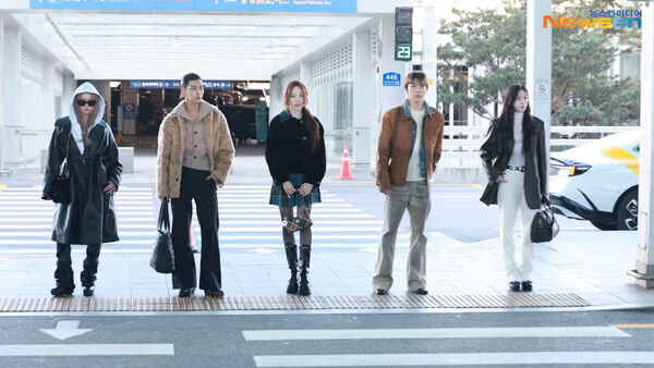 ▲AAA倒數！MEOVV、ALLDAY PROJECT出發了　大批韓星飛往高雄。（圖／翻攝自newesn YouTube）