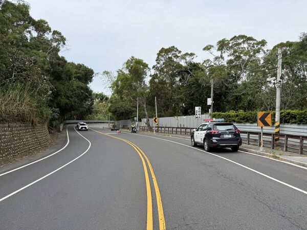 ▲彰化139縣道機車撞三角錐摔車受傷送醫。（圖／警方提供）
