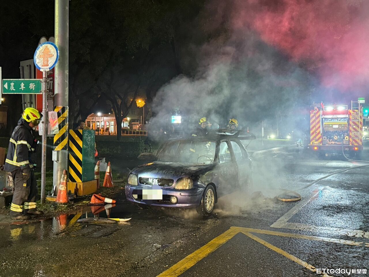 小籠包蒸一半車先燒!屏科大校門口汽車突起火 攤販嚇傻