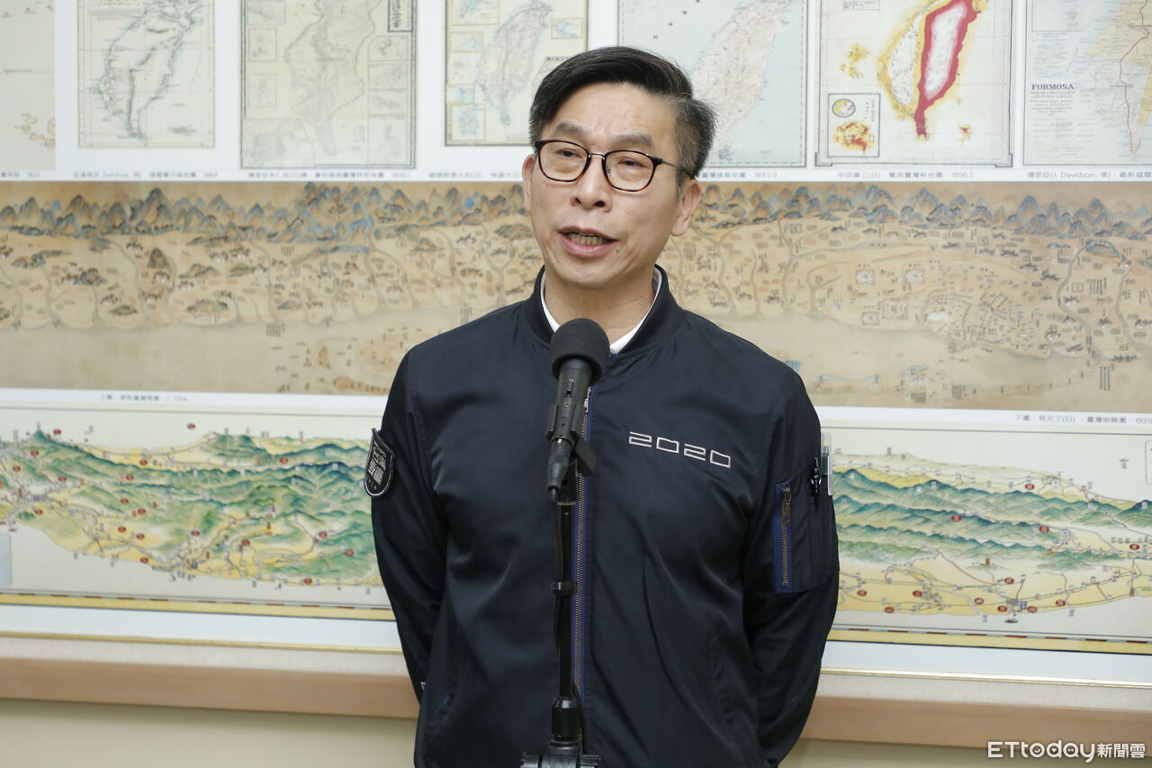 黃國昌對學生喊「普丁當然是獨裁者」 綠委酸:見人說人話見鬼說鬼話