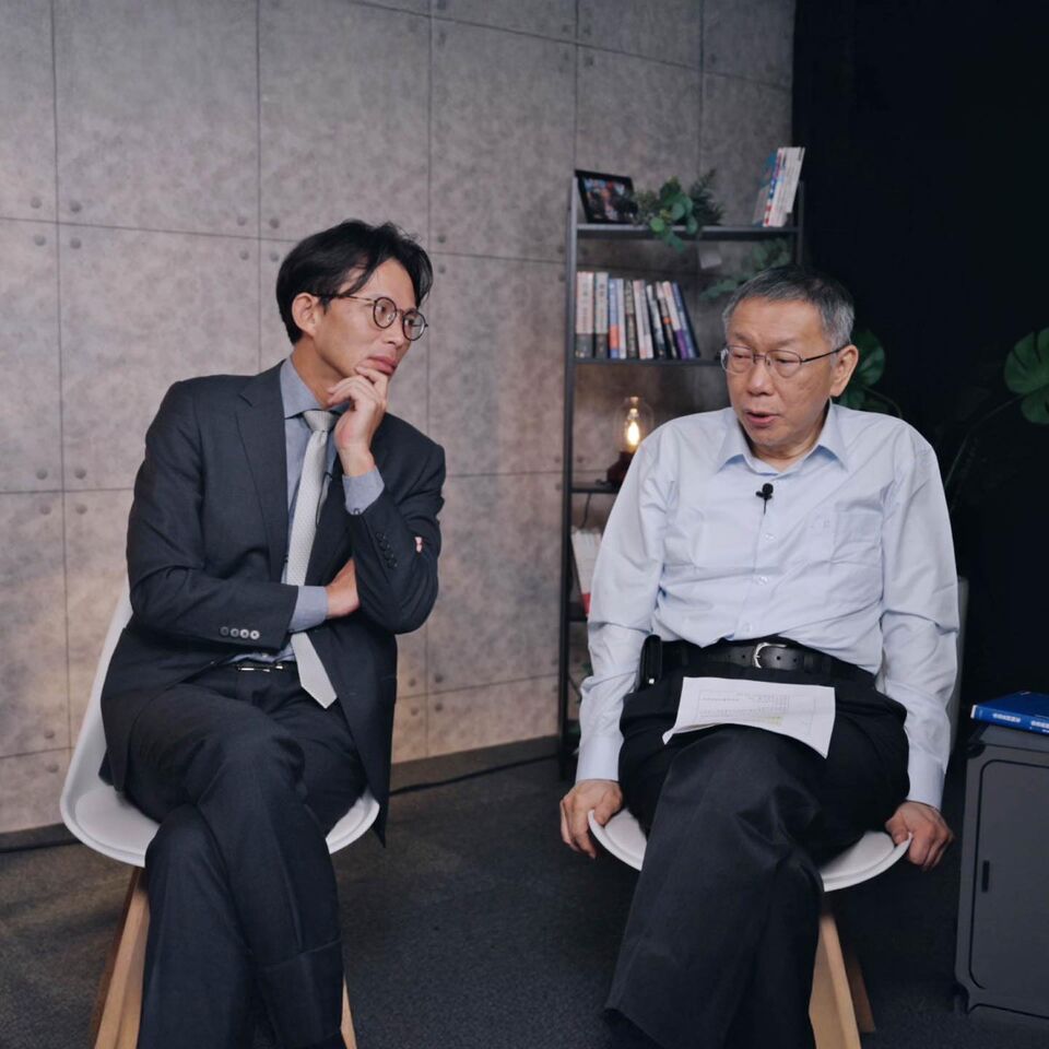 黃國昌突貼柯文哲合照喊「我準備好了」 網酸:準備好一起進土城