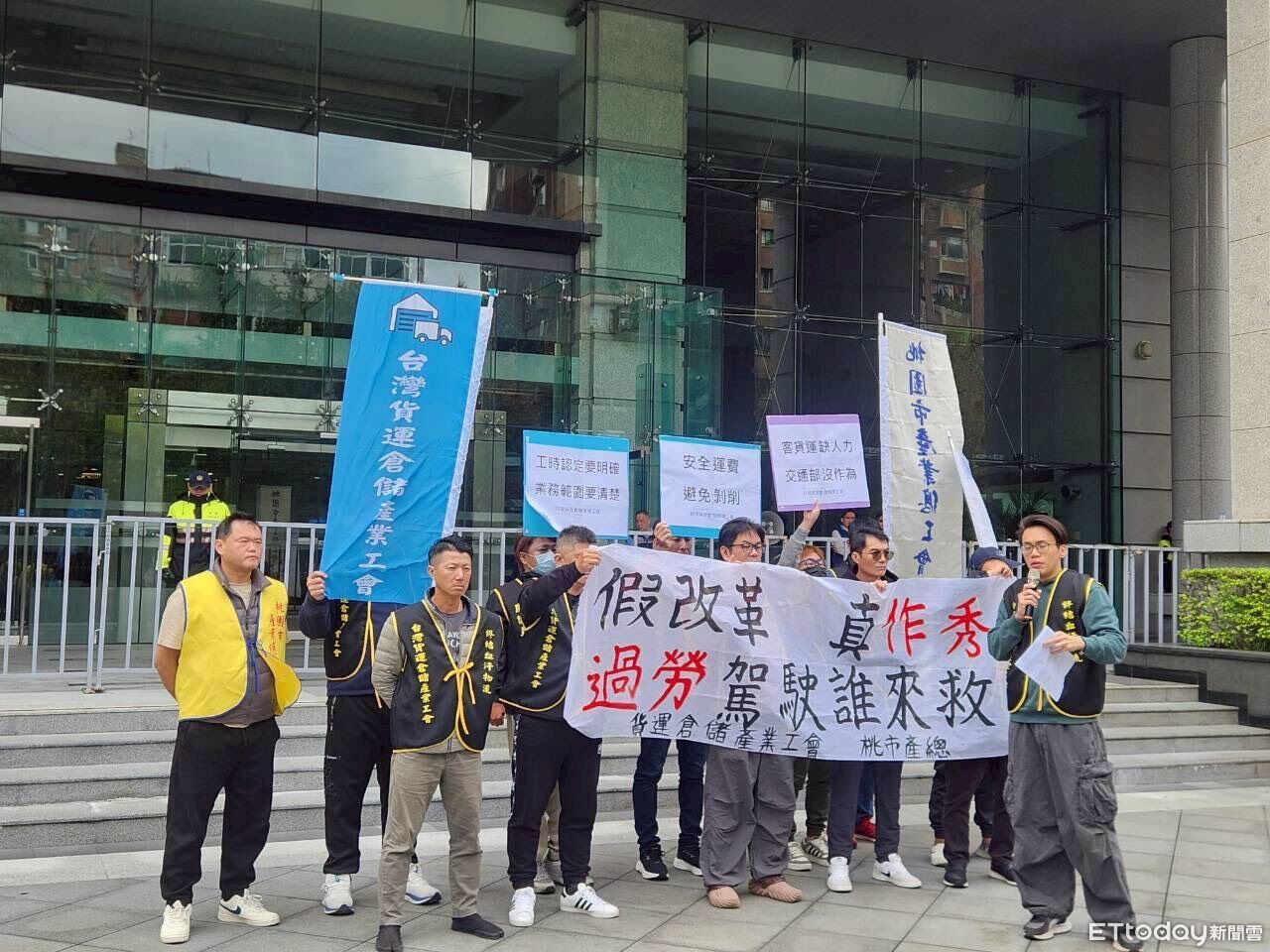 限貨車駕駛工時救不了過勞！工會揭低薪才是元凶　籲訂安全運費