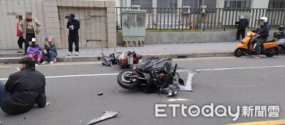 嬤載孫校門口違規遭撞飛！小一女童滾4圈　校方：加強交安宣導