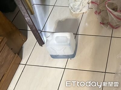 快訊／新北翁買屋糾紛忍4年　拿汽油衝房仲家討代書費…爆衝突送醫