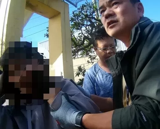 ▲彰化阿伯落入翡翠投資陷阱警方逮捕年約50歲女車車手。（圖／警方提供）