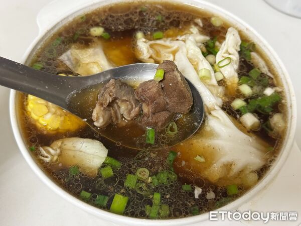 ▲攝護腺腫爆！羊肉爐+烈酒變夢魘　台中男夜狂尿10多次「小兄弟」被鎖喉。（圖／李綜合醫院提供）